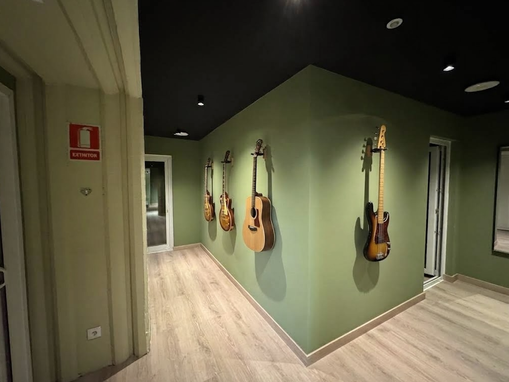 backline pasillo bodega studios
